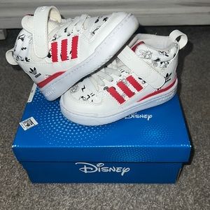 Toddler Adidas Disney high top like new!